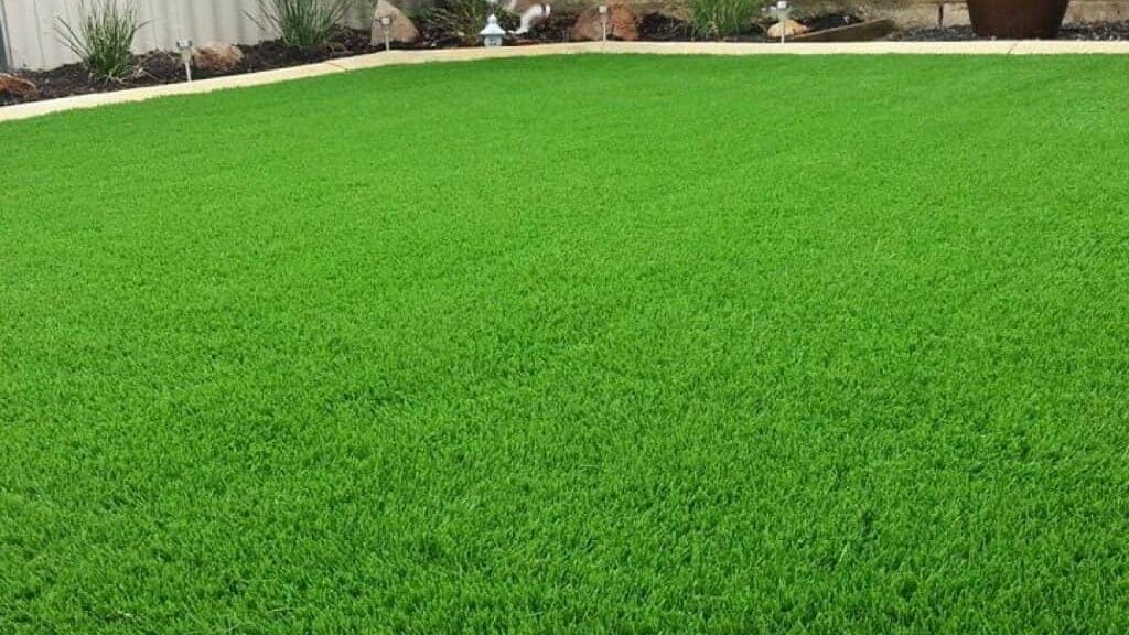Backyard with bright green Artificial Turf